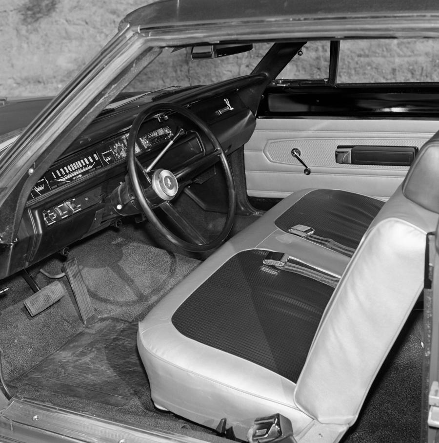 Интерьер Plymouth Road Runner 383 Coupe (RM21) 1968 года  (фото 4 из 8)